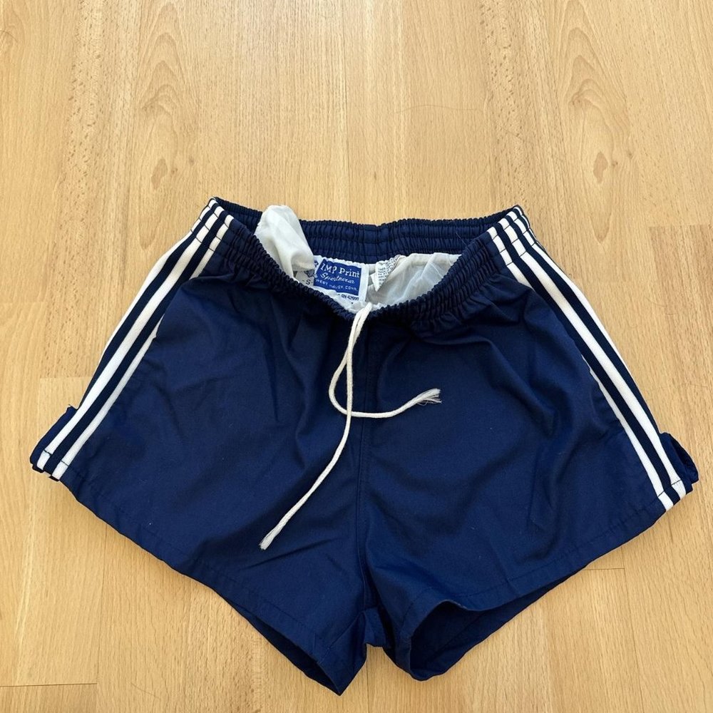 vintage shorts from bella hadid’s fav thrift store no flaws size small made in t